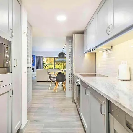 Sleeps 4 With Pool Air Con And Wifi Apartment