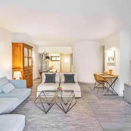 Apartment Sleeps 4 With Pool Air Con And Wifi *