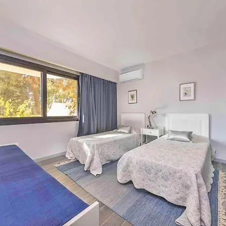 Sleeps 4 With Pool Air Con And Wifi *