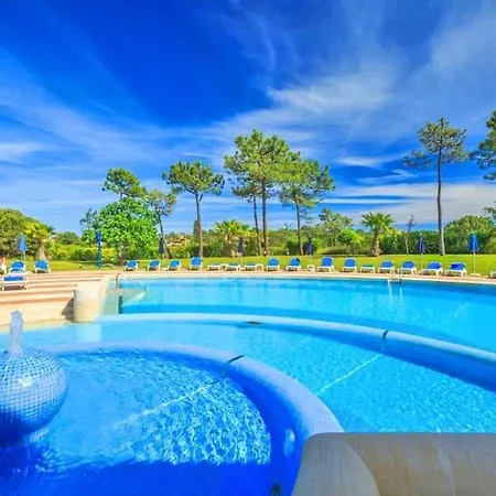 Sleeps 4 With Pool Air Con And Wifi