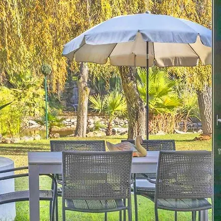 Sleeps 4 With Pool Air Con And Wifi